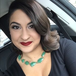 Meet your Posher, Elyse